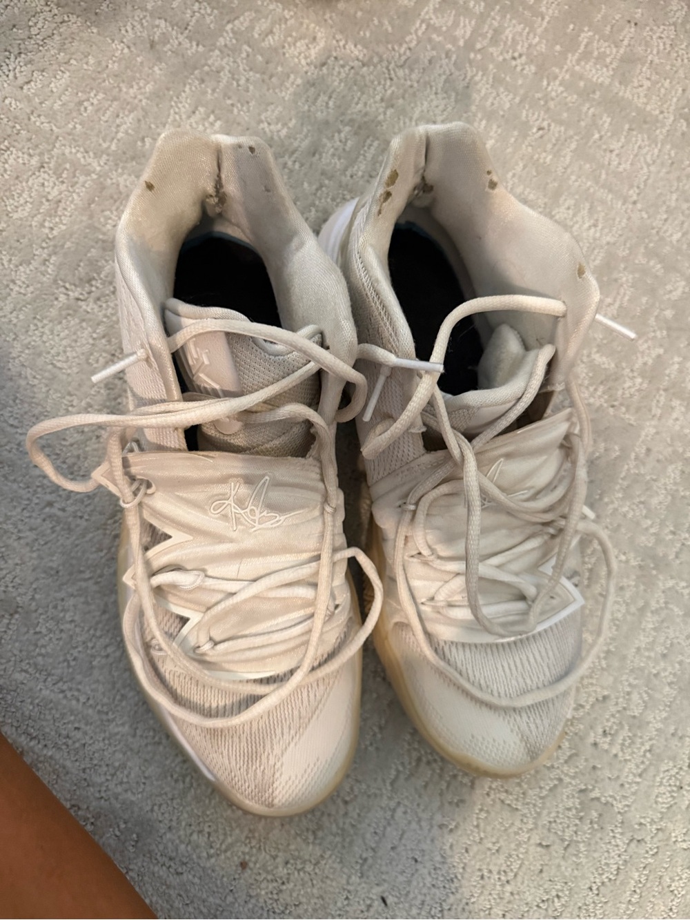 Nike Size 8 Kyrie Basketball Shoe